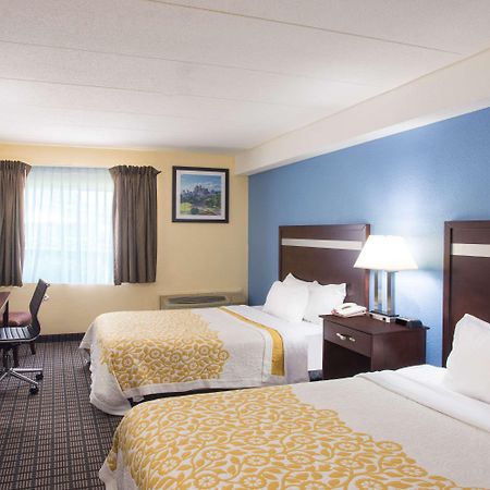 Days Inn By Wyndham New Haven Bagian luar foto