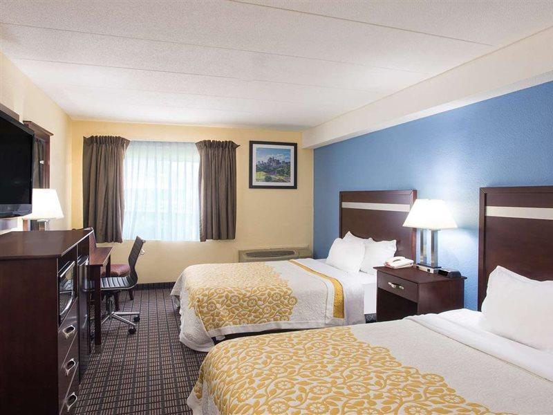 Days Inn By Wyndham New Haven Bagian luar foto