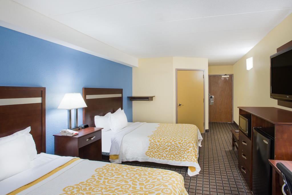 Days Inn By Wyndham New Haven Bagian luar foto